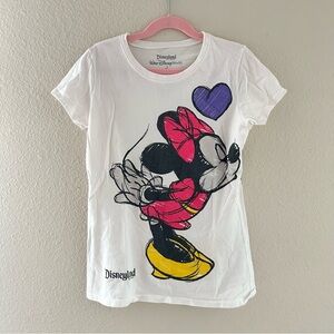 Authentic Disneyland White Tee Shirt Minnie and Mickey Mouse Purple Heart Kiss